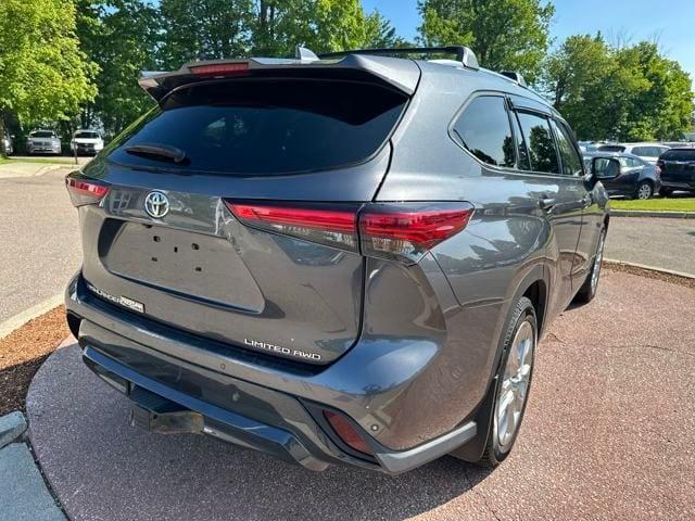 used 2021 Toyota Highlander car, priced at $34,998