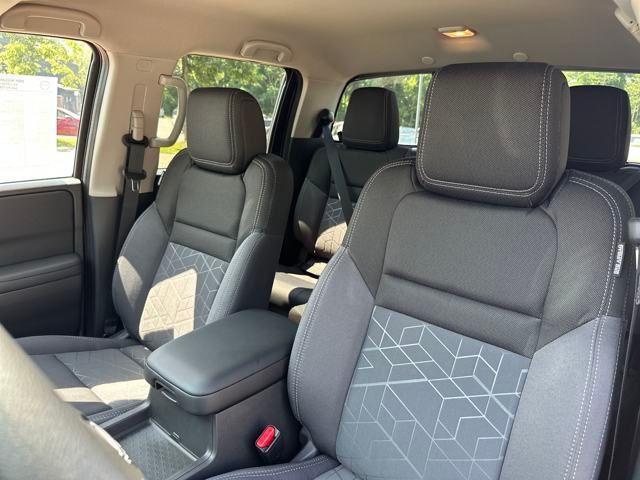 new 2025 Nissan Frontier car