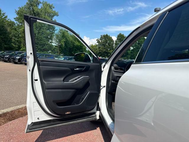 used 2022 Toyota Highlander Hybrid car, priced at $39,998