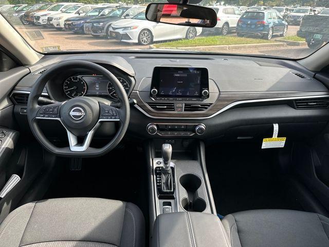 new 2025 Nissan Altima car