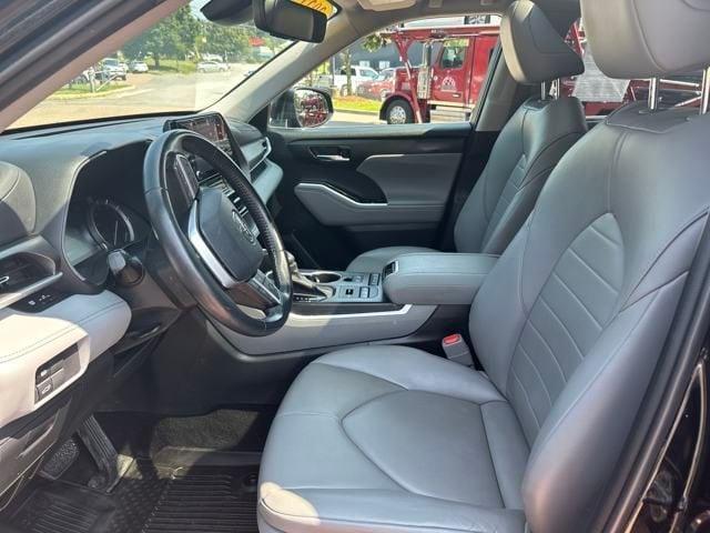 used 2022 Toyota Highlander car, priced at $37,743