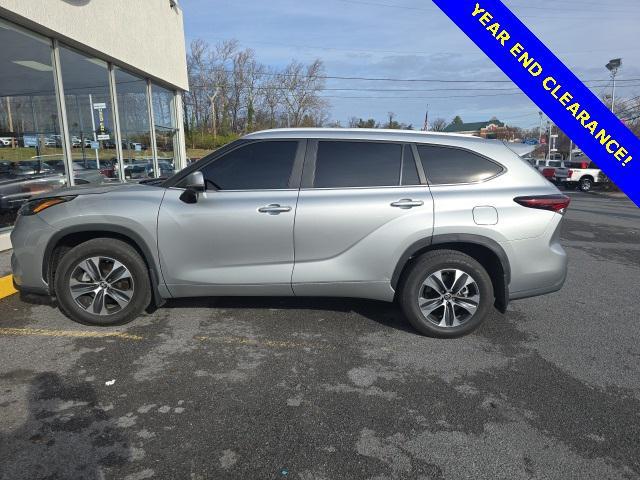 used 2024 Toyota Highlander car, priced at $43,987