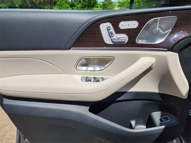 new 2025 Mercedes-Benz GLS 450 car, priced at $99,685