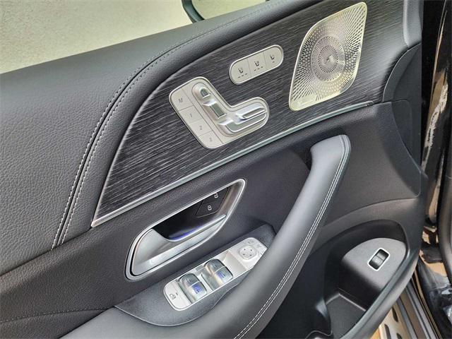 new 2025 Mercedes-Benz GLS 580 car, priced at $124,395