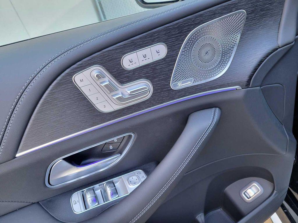 new 2025 Mercedes-Benz Maybach GLS 600 car, priced at $193,745