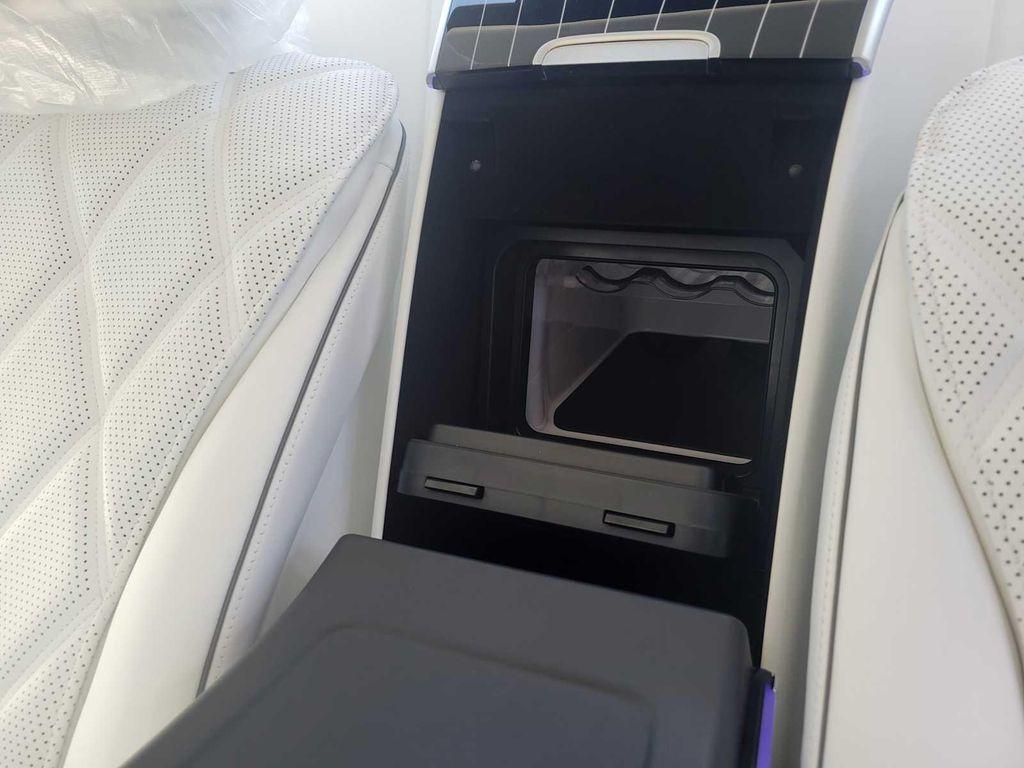 new 2025 Mercedes-Benz Maybach S 680 car, priced at $270,445