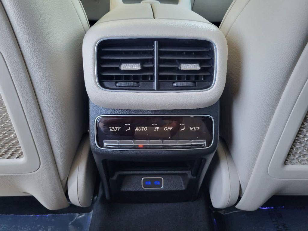 new 2025 Mercedes-Benz GLE 450 car, priced at $85,860