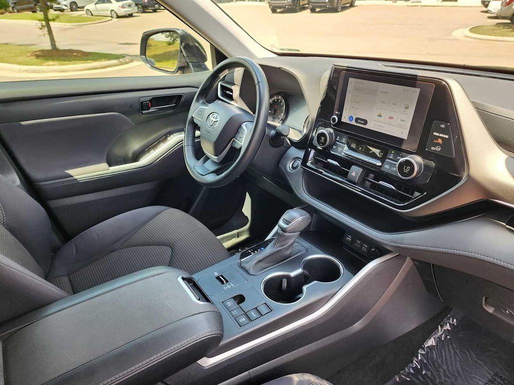 used 2023 Toyota Highlander car, priced at $34,300