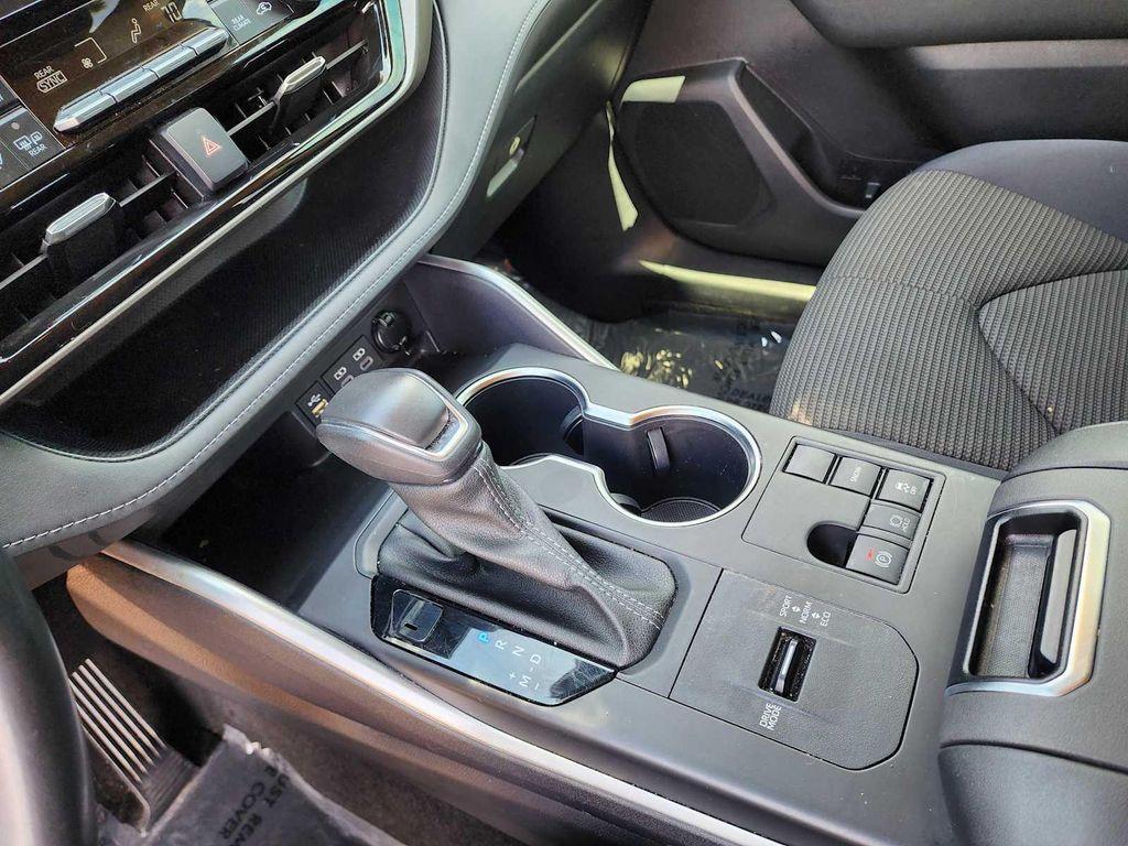 used 2023 Toyota Highlander car, priced at $34,300