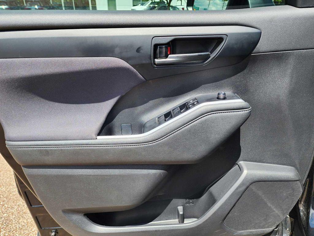 used 2023 Toyota Highlander car, priced at $34,300