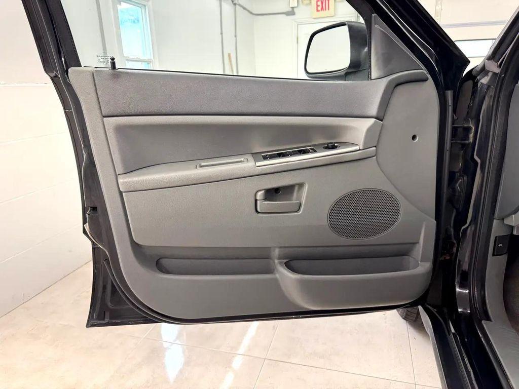 used 2007 Jeep Grand Cherokee car, priced at $5,495