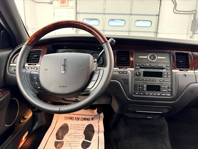 used 2008 Lincoln Town Car car, priced at $17,995