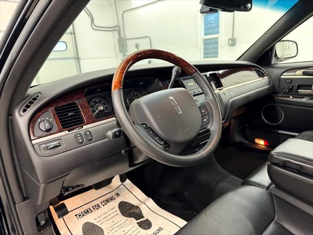 used 2008 Lincoln Town Car car, priced at $17,995