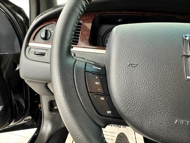 used 2008 Lincoln Town Car car, priced at $17,995