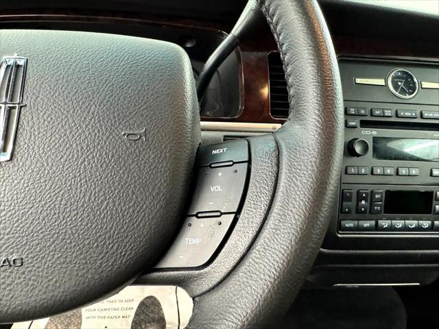 used 2008 Lincoln Town Car car, priced at $17,995