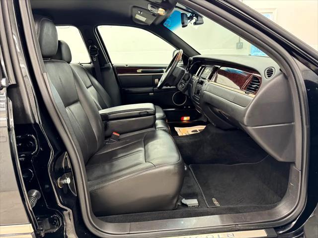 used 2008 Lincoln Town Car car, priced at $17,995