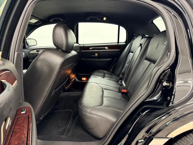 used 2008 Lincoln Town Car car, priced at $17,995