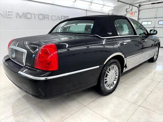 used 2008 Lincoln Town Car car, priced at $17,995