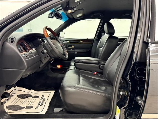 used 2008 Lincoln Town Car car, priced at $17,995