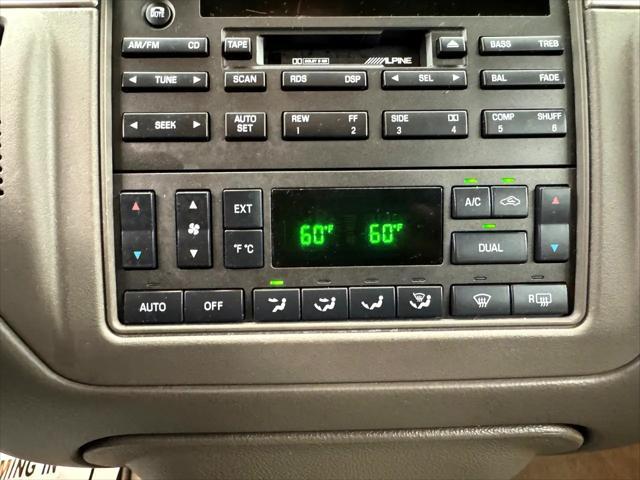 used 2003 Lincoln Town Car car, priced at $7,995