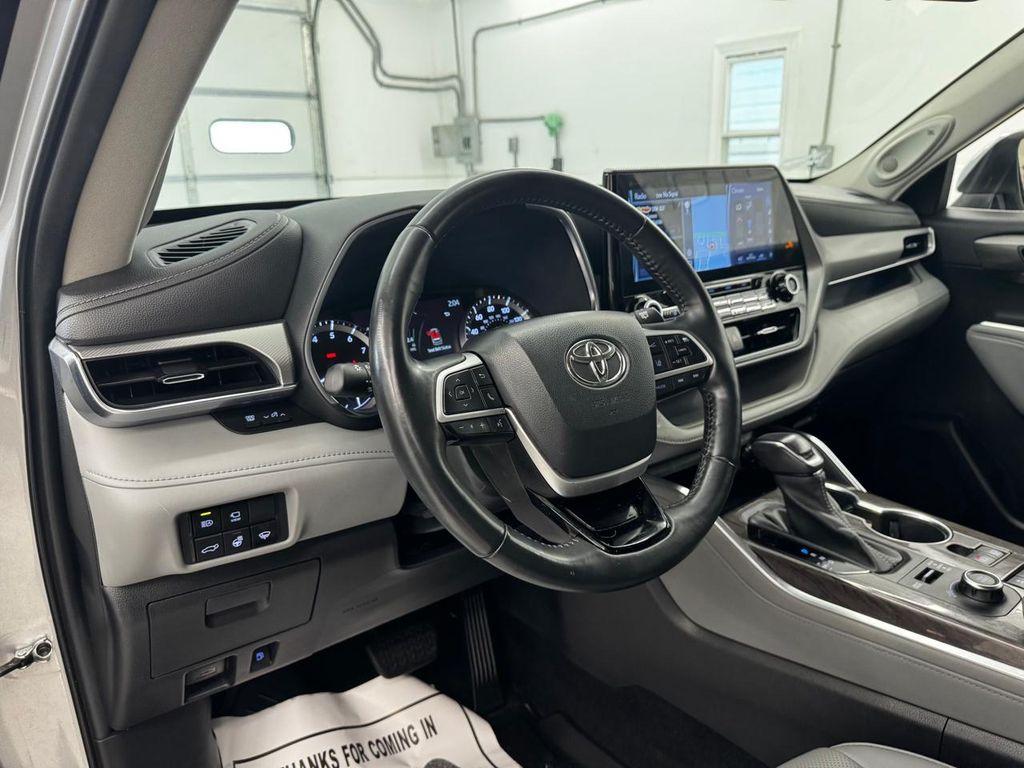 used 2022 Toyota Highlander car, priced at $38,995