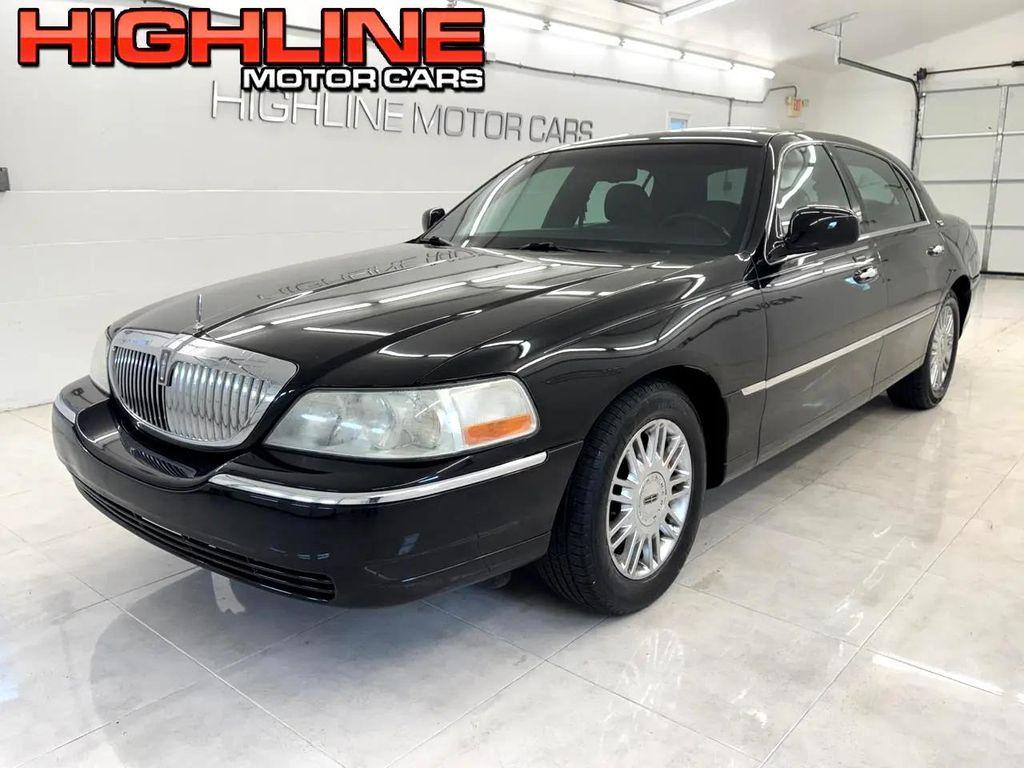 used 2006 Lincoln Town Car car, priced at $7,795