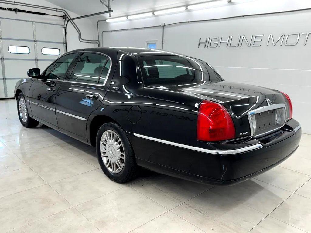 used 2006 Lincoln Town Car car, priced at $7,795