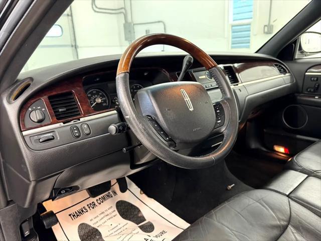 used 2006 Lincoln Town Car car, priced at $7,995