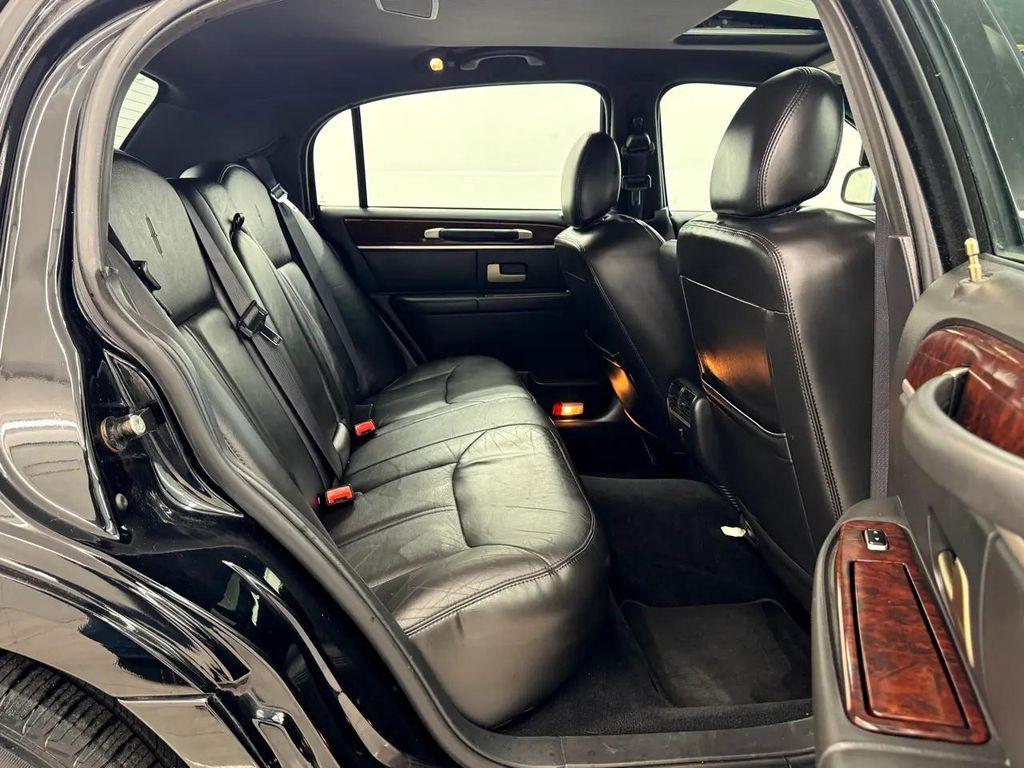 used 2006 Lincoln Town Car car, priced at $7,795