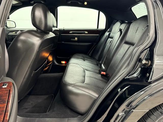 used 2006 Lincoln Town Car car, priced at $7,995