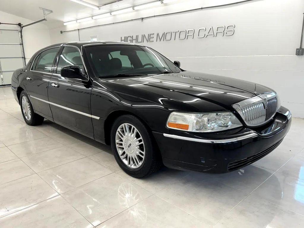 used 2006 Lincoln Town Car car, priced at $7,795