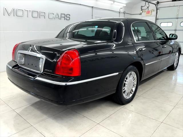 used 2006 Lincoln Town Car car, priced at $7,995