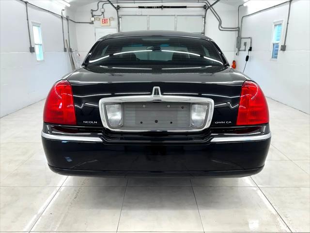 used 2006 Lincoln Town Car car, priced at $7,995