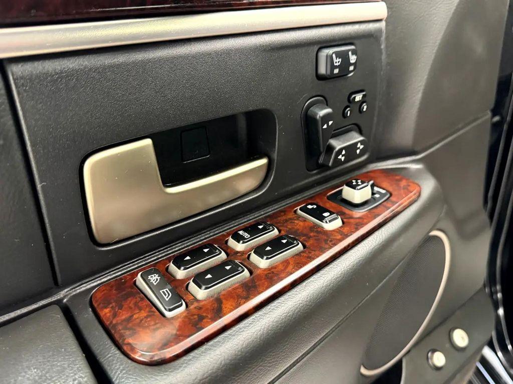 used 2006 Lincoln Town Car car, priced at $7,795
