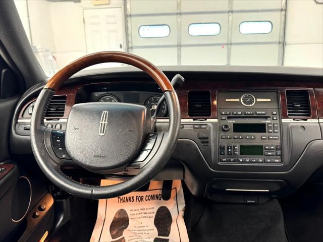 used 2006 Lincoln Town Car car, priced at $7,995