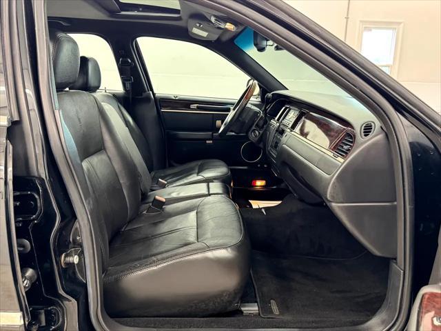 used 2006 Lincoln Town Car car, priced at $7,995