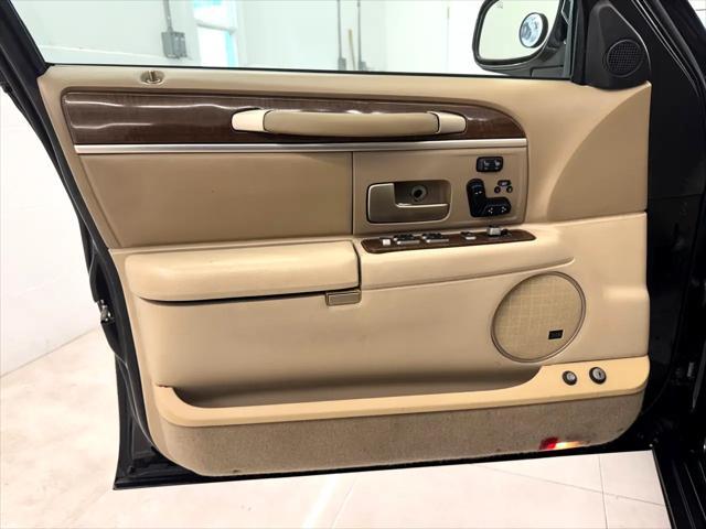 used 2007 Lincoln Town Car car, priced at $7,995