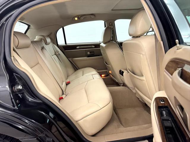 used 2007 Lincoln Town Car car, priced at $7,995