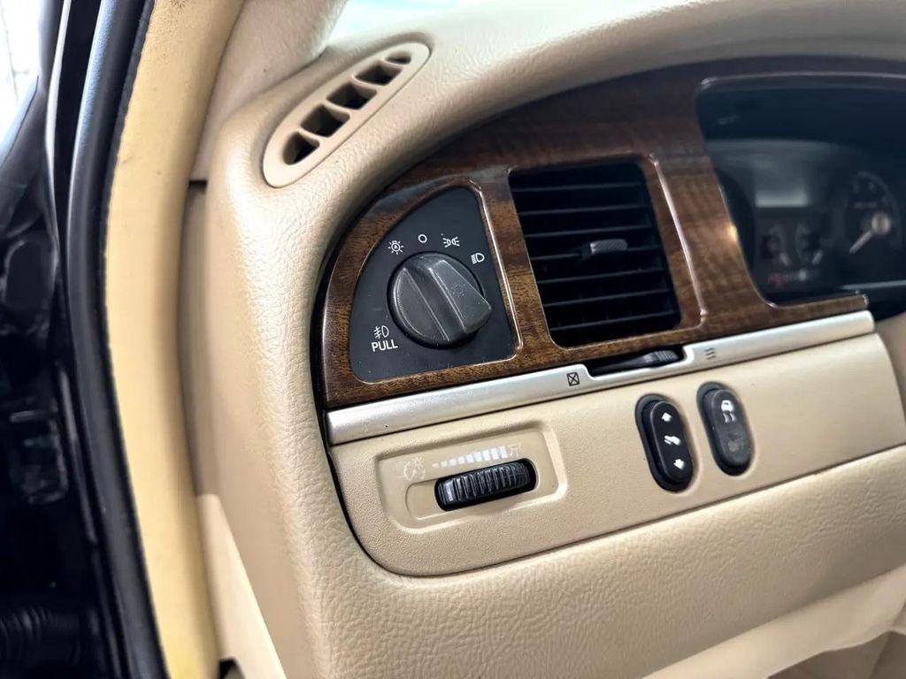 used 2007 Lincoln Town Car car, priced at $7,795