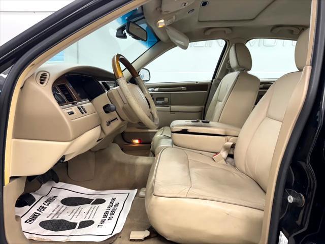 used 2007 Lincoln Town Car car, priced at $7,995