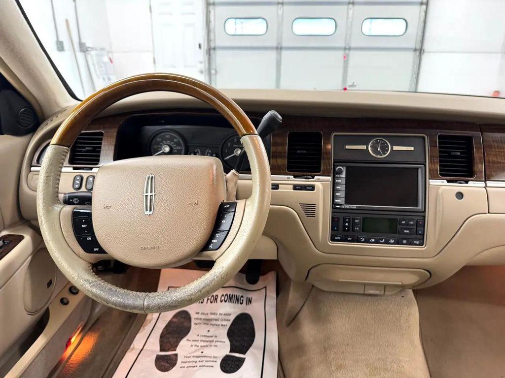 used 2007 Lincoln Town Car car, priced at $7,795