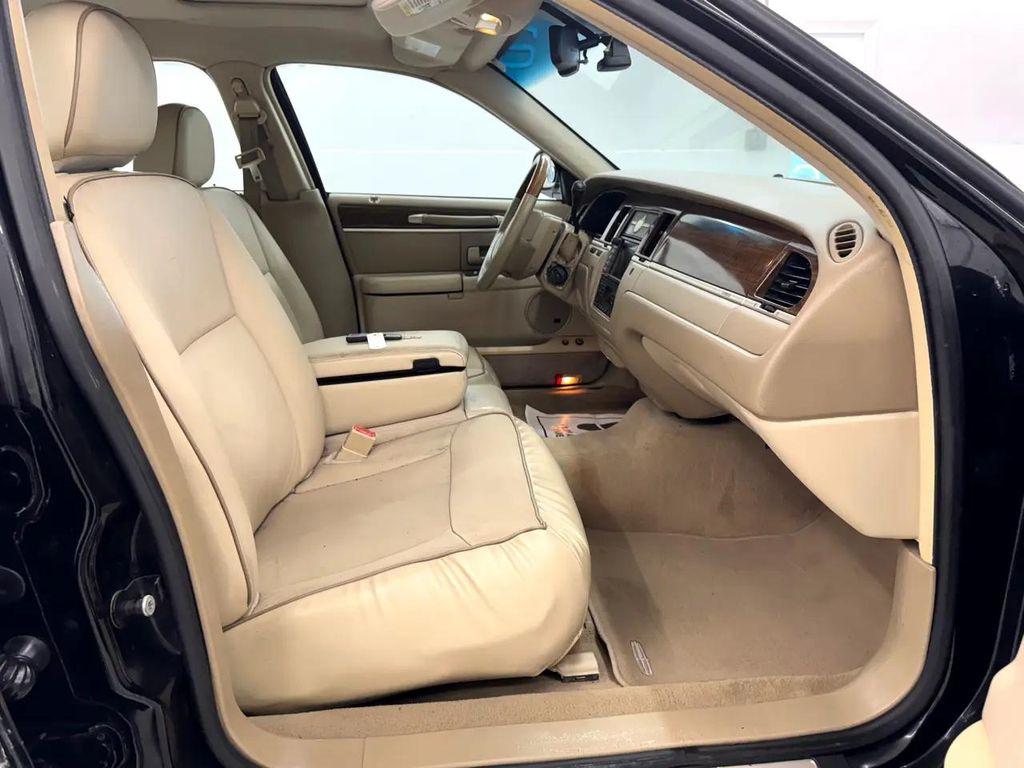 used 2007 Lincoln Town Car car, priced at $7,795