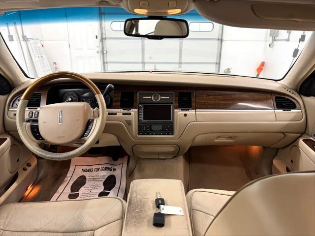 used 2007 Lincoln Town Car car, priced at $7,995