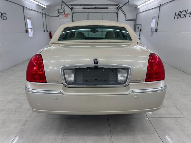 used 2003 Lincoln Town Car car, priced at $18,995