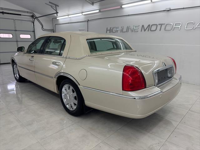 used 2003 Lincoln Town Car car, priced at $18,995