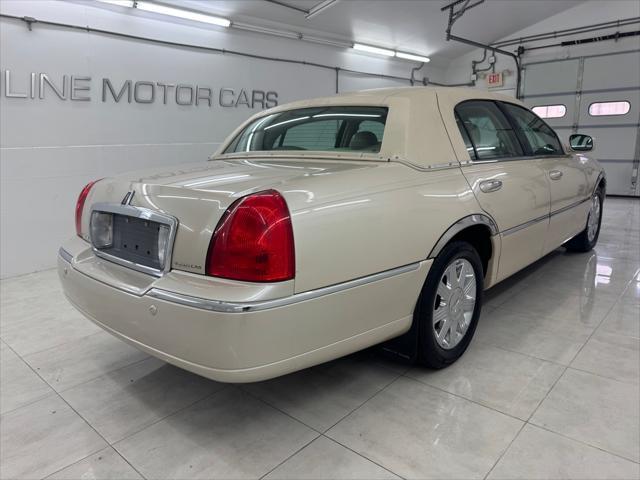 used 2003 Lincoln Town Car car, priced at $18,995