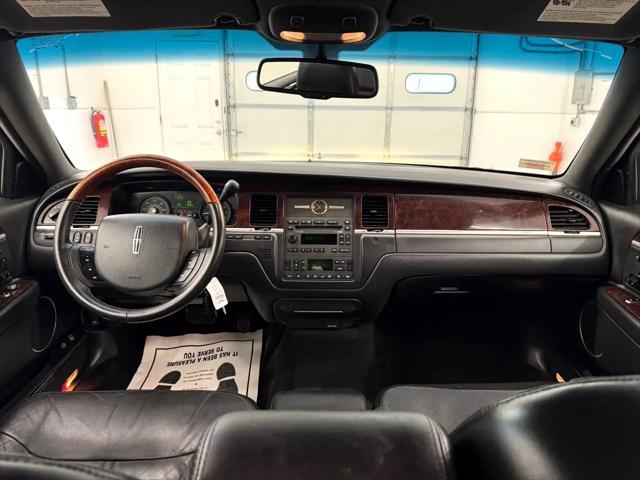 used 2008 Lincoln Town Car car, priced at $11,995