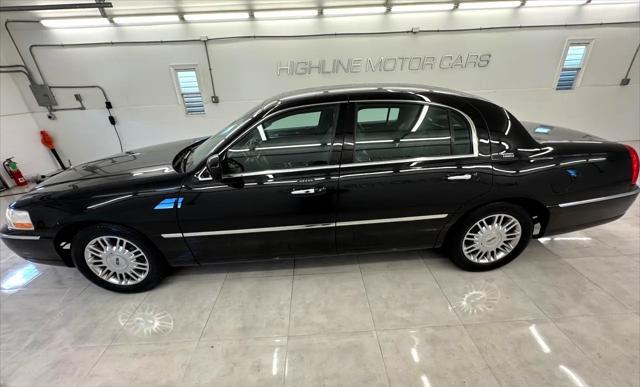 used 2008 Lincoln Town Car car, priced at $11,995