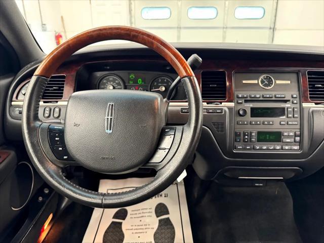 used 2008 Lincoln Town Car car, priced at $11,995