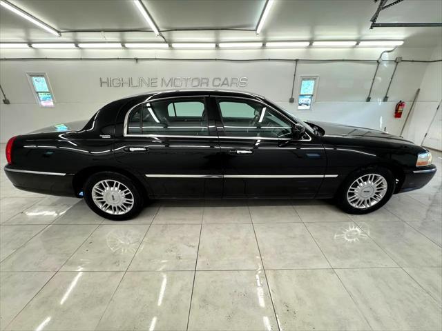 used 2008 Lincoln Town Car car, priced at $11,995